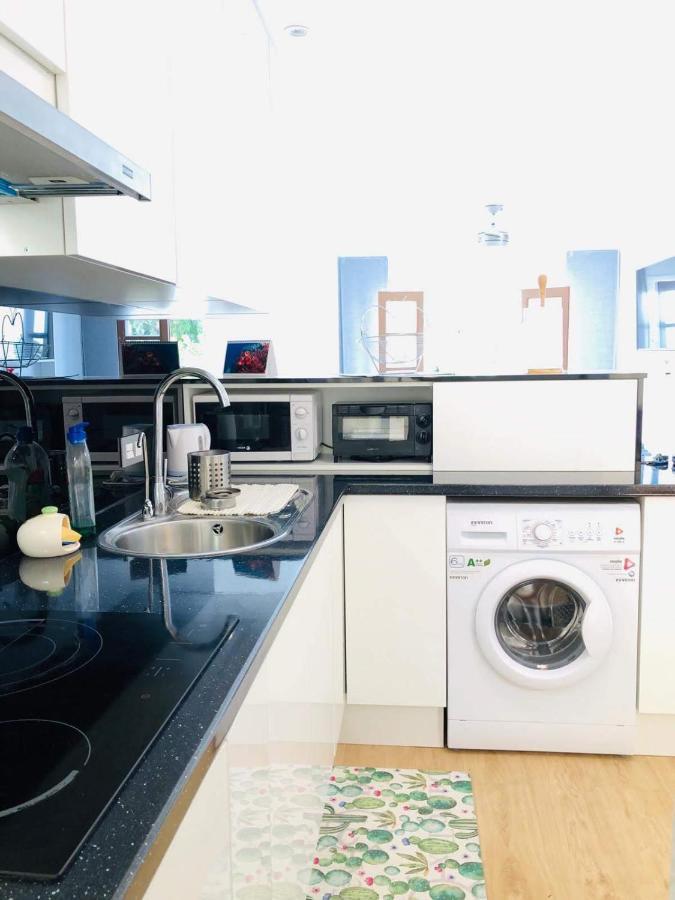 Deluxe Windsor Park Apartment Адехе Екстериор снимка
